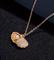 Pearl Shell Pendant Necklace